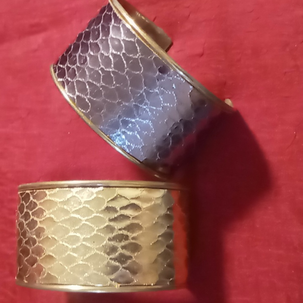 Two's company 2 animal print cuff brackets designer NWT